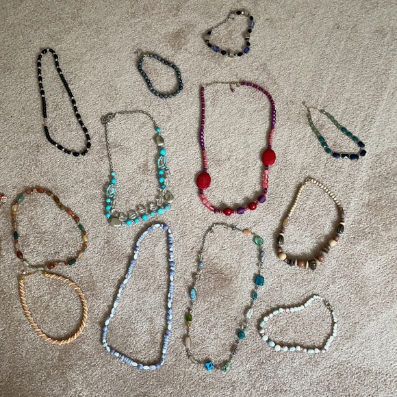 Assorted necklaces, earrings & bracelets - Picture 1 of 13